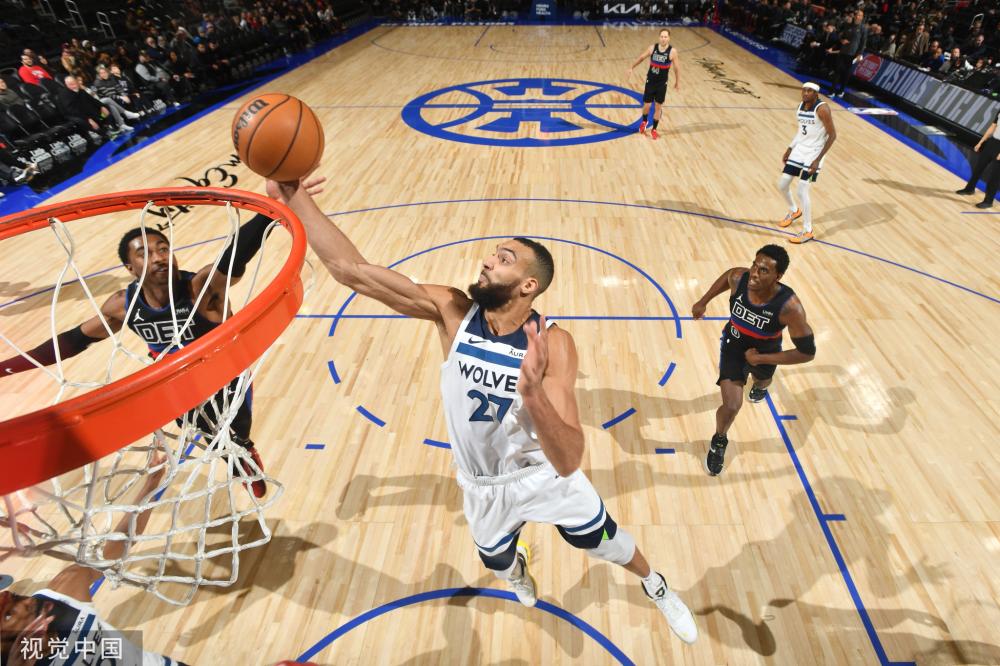 表现稳健 表现稳健