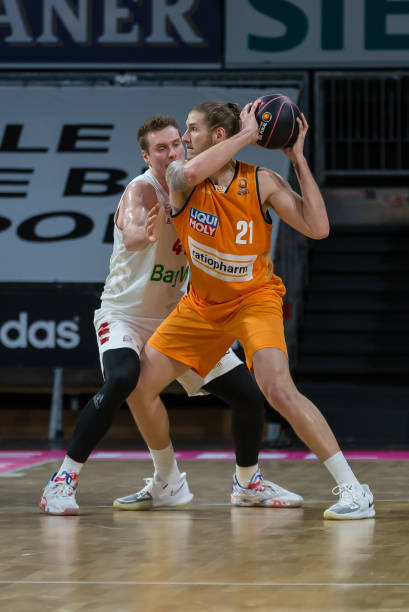 她的家人依 她的家人依