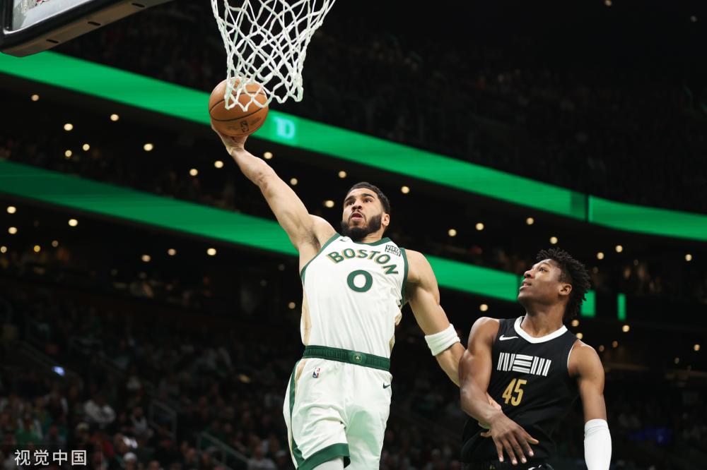 激动地拥抱 激动地拥抱