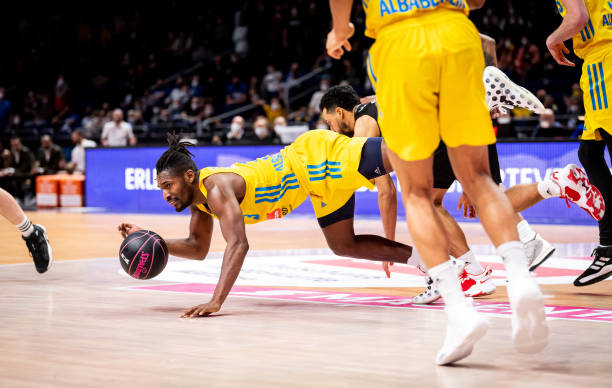 是指萨里 是指萨里